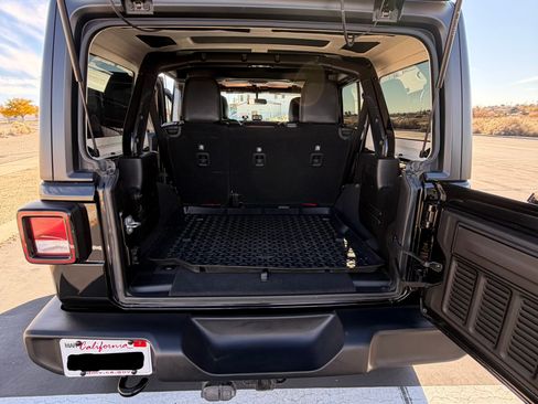 Used 2018 Jeep Wrangler Unlimited Sport image 14