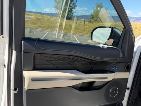 Used 2020 Ford Expedition Max Platinum AWD/4WD image 18