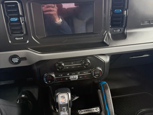 Used 2021 Ford Bronco Black Diamond image 14