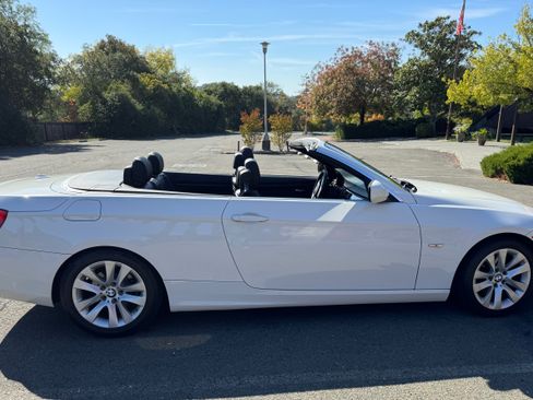 Used 2013 BMW 328i Convertible image 2