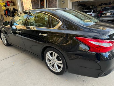 Used 2016 Nissan Altima 3.5 SL FWD image 10