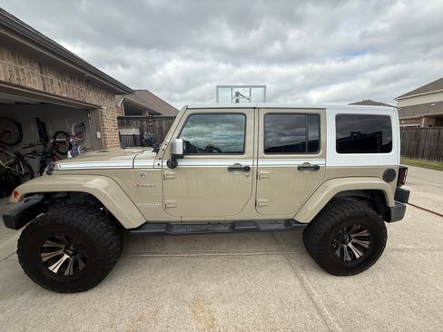 Used 2017 Jeep Wrangler Unlimited Sahara w/ Quick Order Package 24E Chief image 10