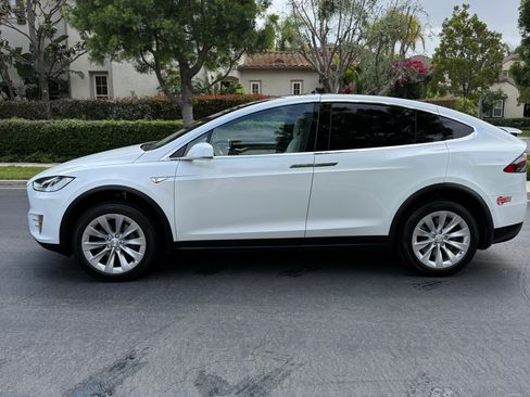 Used 2016 Tesla Model X 75D AWD/4WD image 2