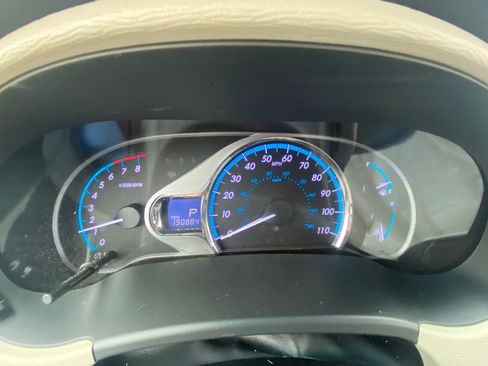 Used 2011 Toyota Sienna XLE image 22