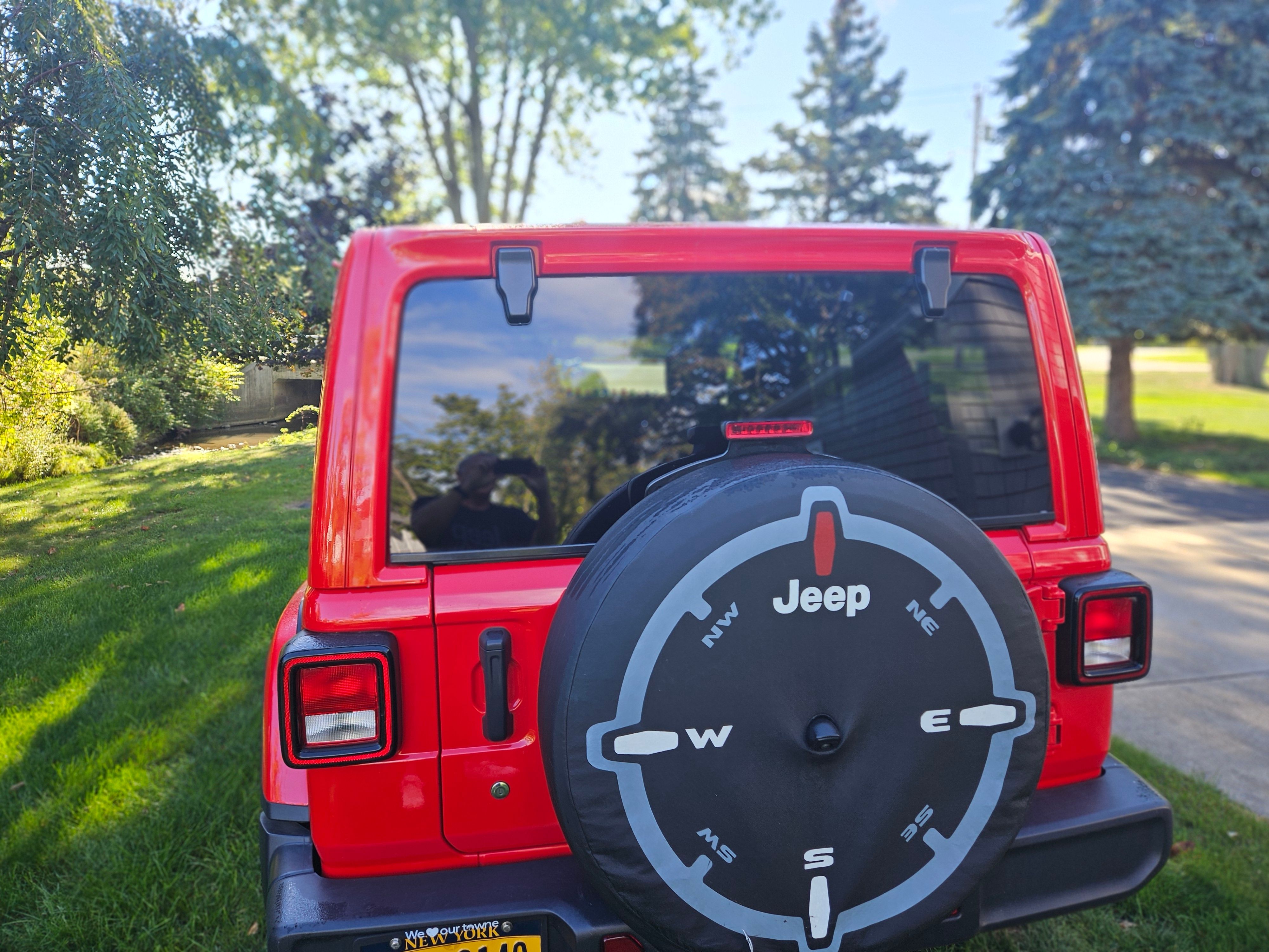Used 2020 Jeep Wrangler Unlimited Sahara w/ Uconnect 4C Nav & Sound Group AWD/4WD image 9