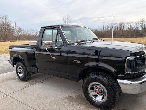 Used 1994 Ford F150 XL image 1