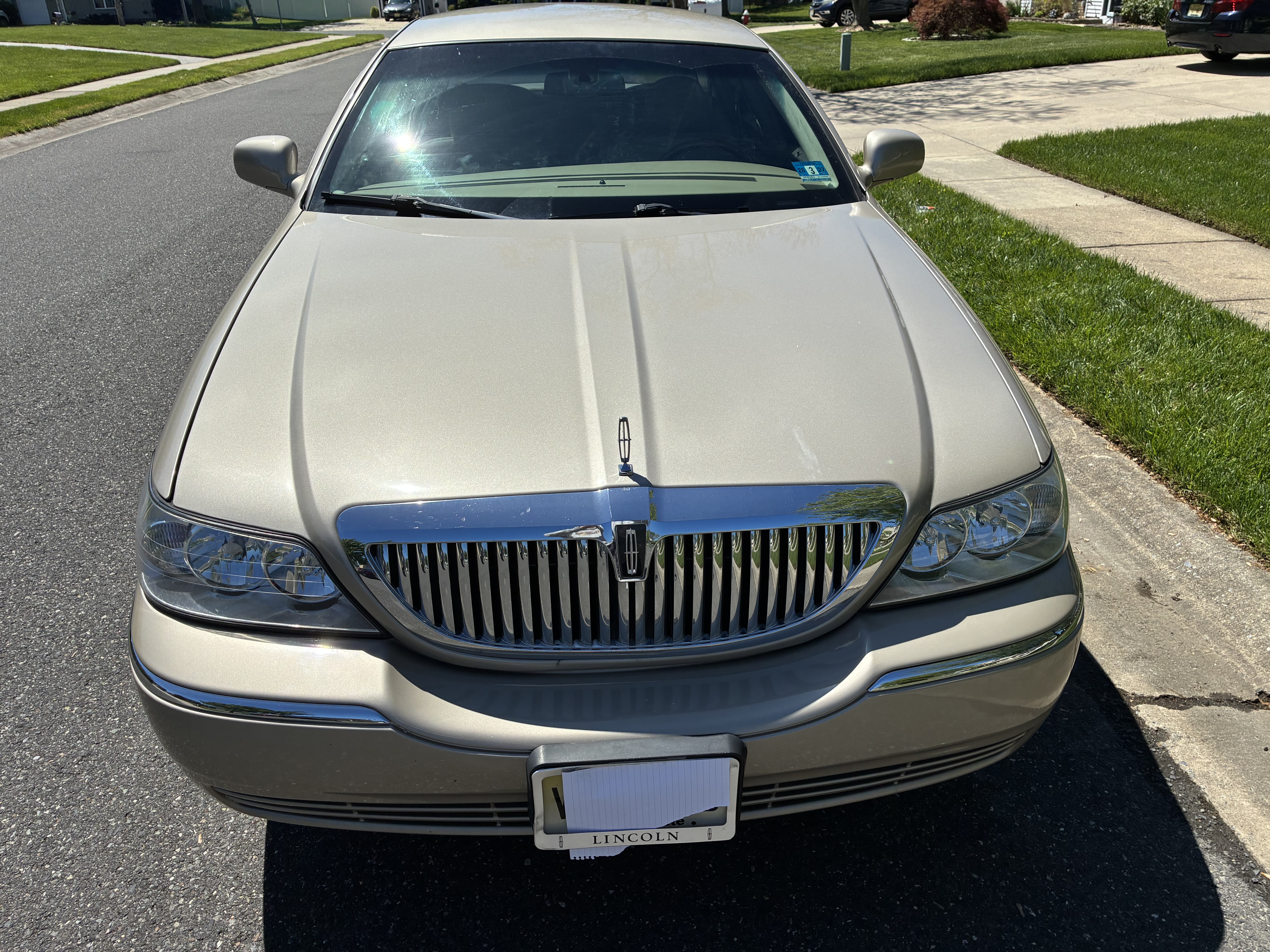 Used 2009 Lincoln Town Car Signature Limited RWD image 1