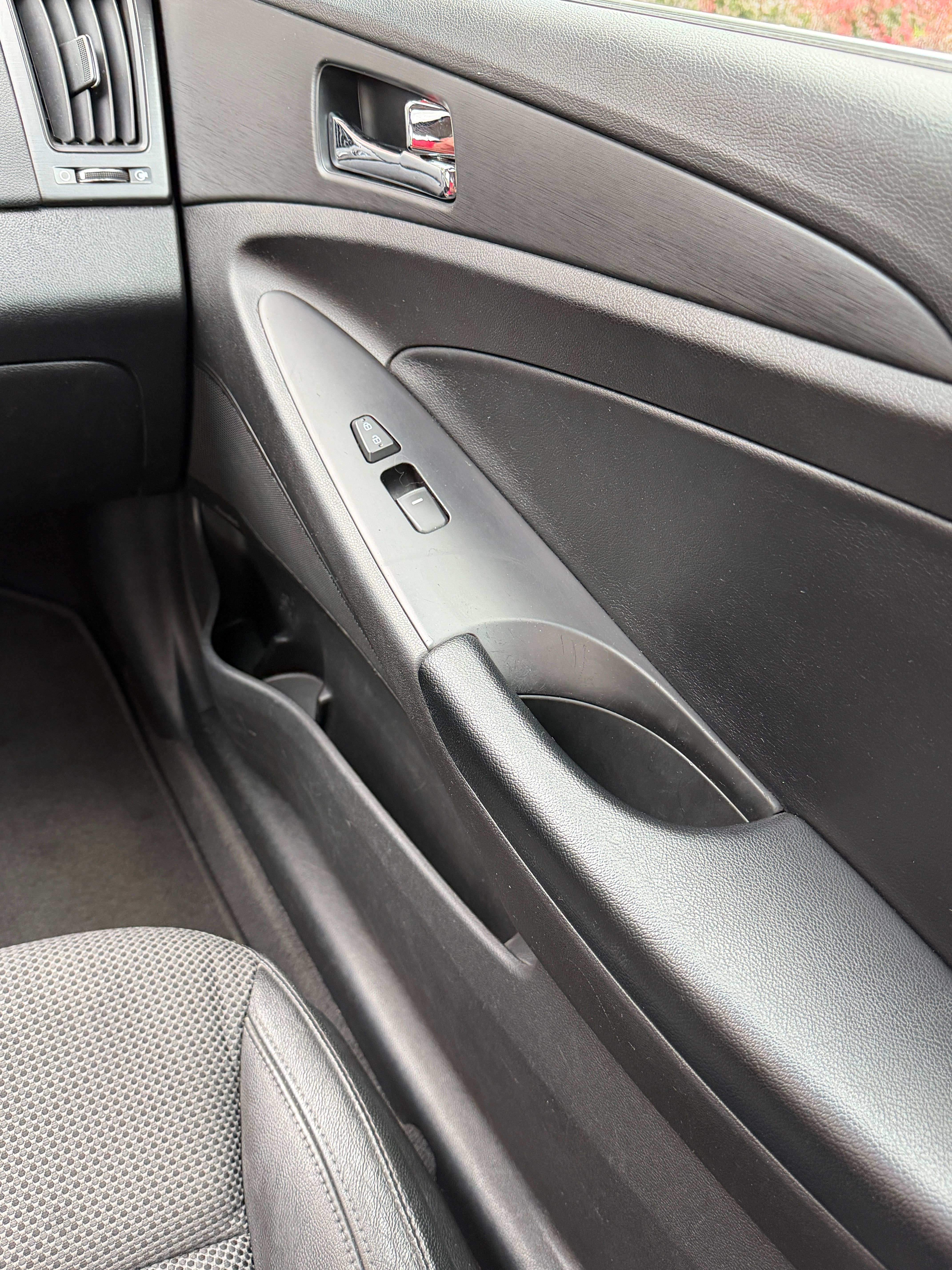 Used 2012 Hyundai Sonata SE w/ Navigation & Sunroof Pkg FWD image 15