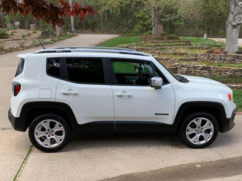 Used 2017 Jeep Renegade Limited AWD/4WD image 8