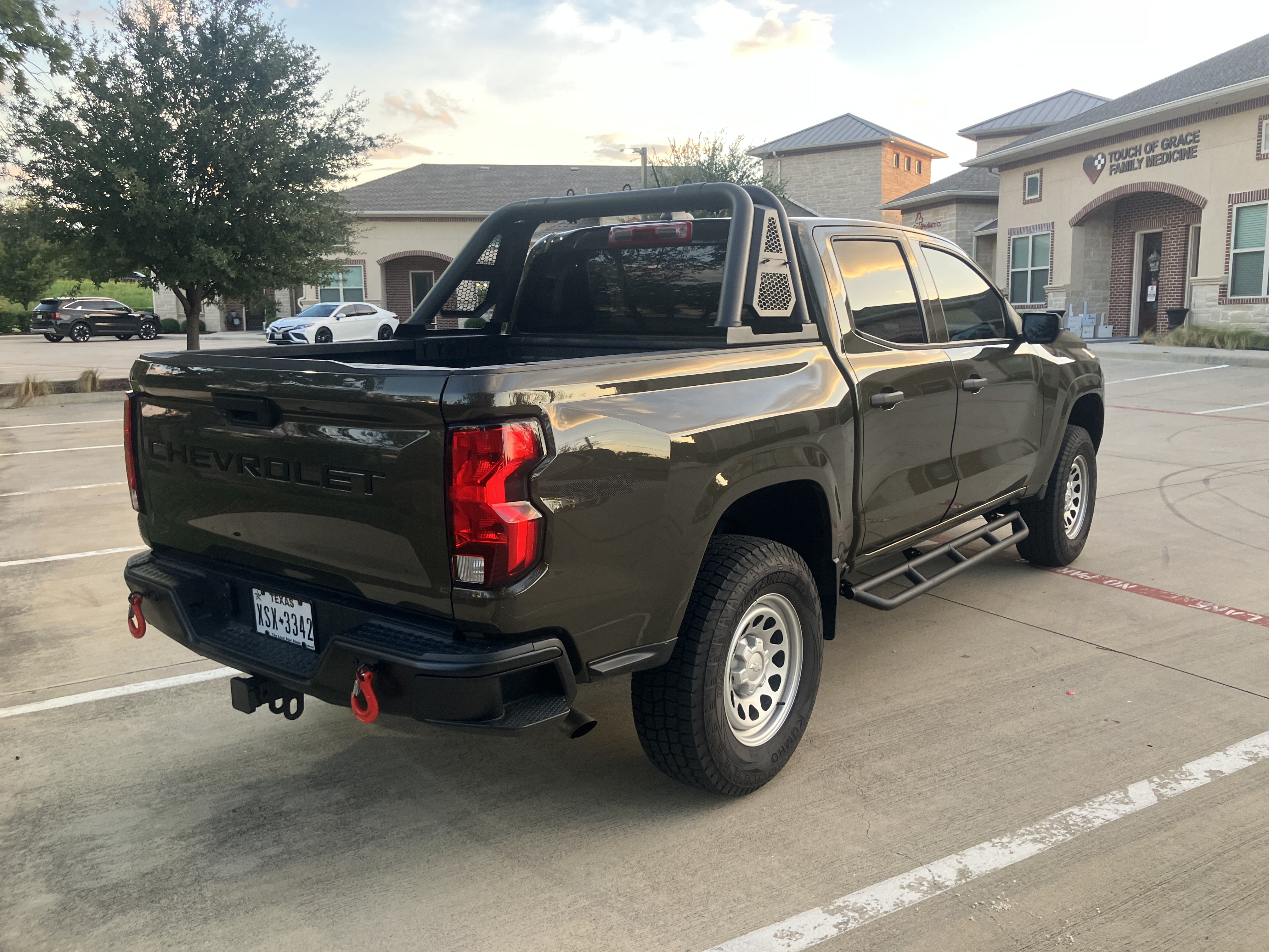Used 2023 Chevrolet Colorado W/T RWD image 4