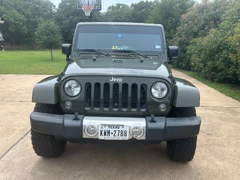 Used 2015 Jeep Wrangler Unlimited Sahara w/ Dual Top Group AWD/4WD image 4