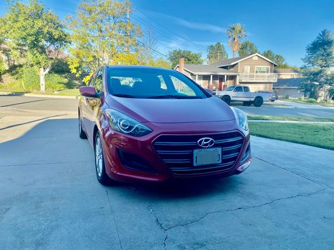 Used 2016 Hyundai Elantra GT image 4