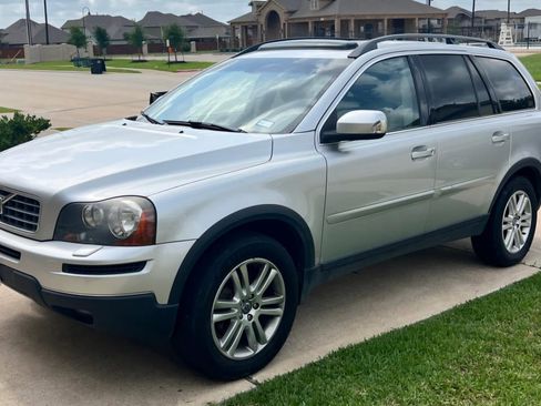 Used 2010 Volvo XC90 3.2 image 1
