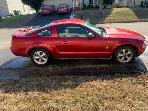 Used 2007 Ford Mustang Coupe image 2