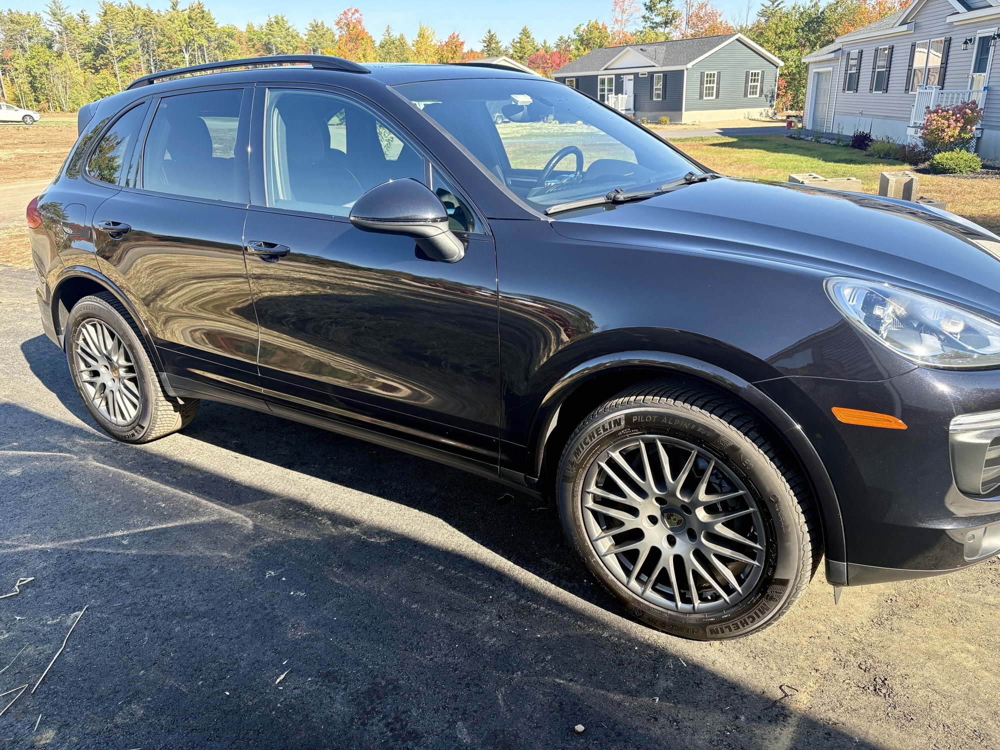 Used 2017 Porsche Cayenne Platinum Edition AWD/4WD image 1
