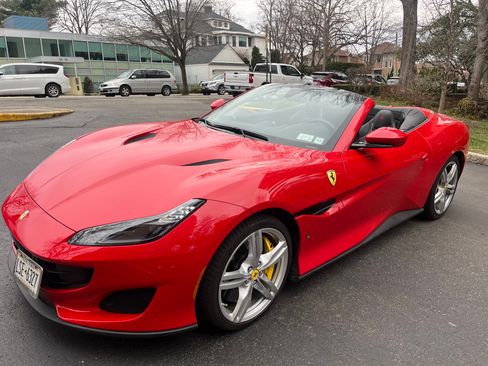 Used 2019 Ferrari Portofino Convertible 2D image 18
