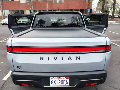 Used 2025 Rivian R1T Adventure image 9