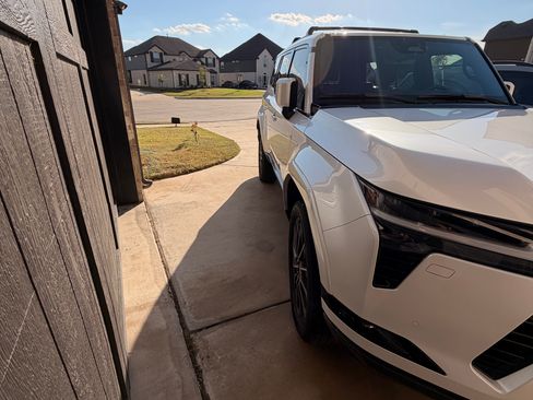 Used 2025 Lexus GX 550 w/ Accessory Package (Z1) image 11