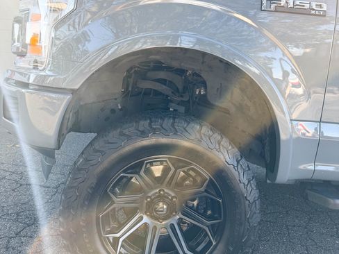 Used 2019 Ford F150 XLT w/ Equipment Group 302A Luxury image 5