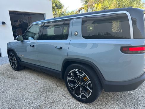 Used 2023 Rivian R1S Adventure image 21
