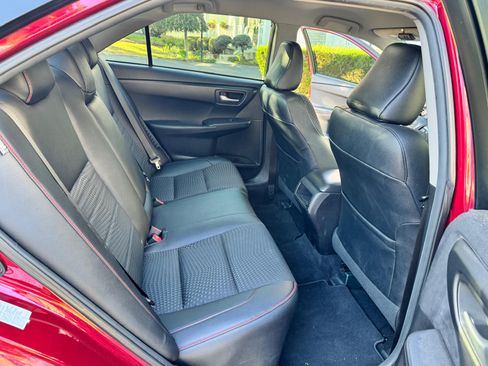 Used 2015 Toyota Camry SE FWD image 9