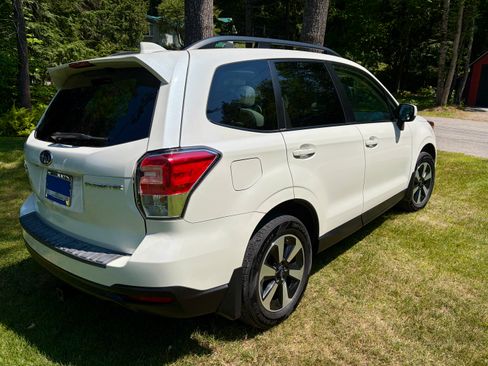 Used 2018 Subaru Forester 2.5i Premium w/ All-Weather Package AWD/4WD image 8