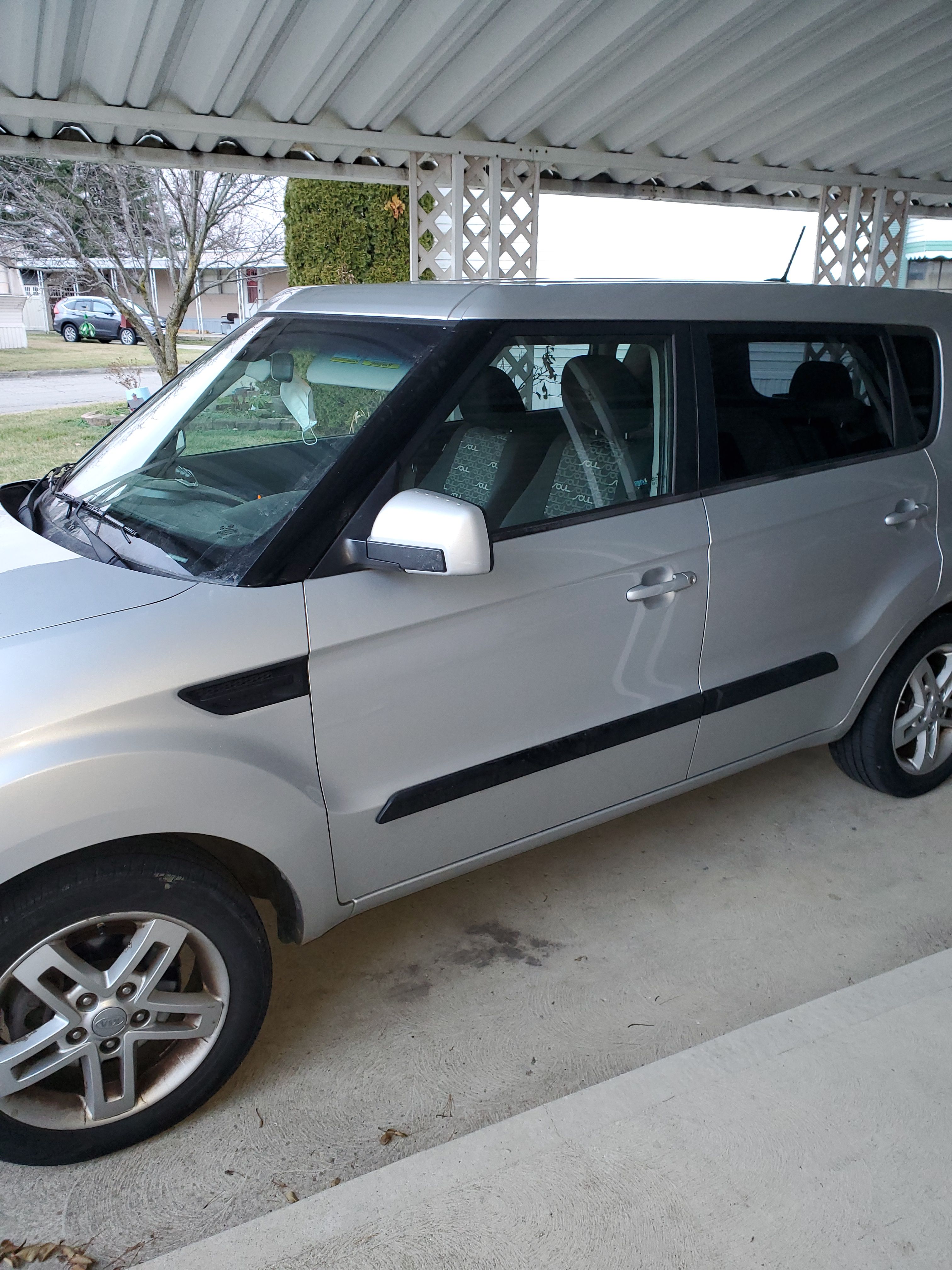 Used 2011 Kia Soul + FWD image 12