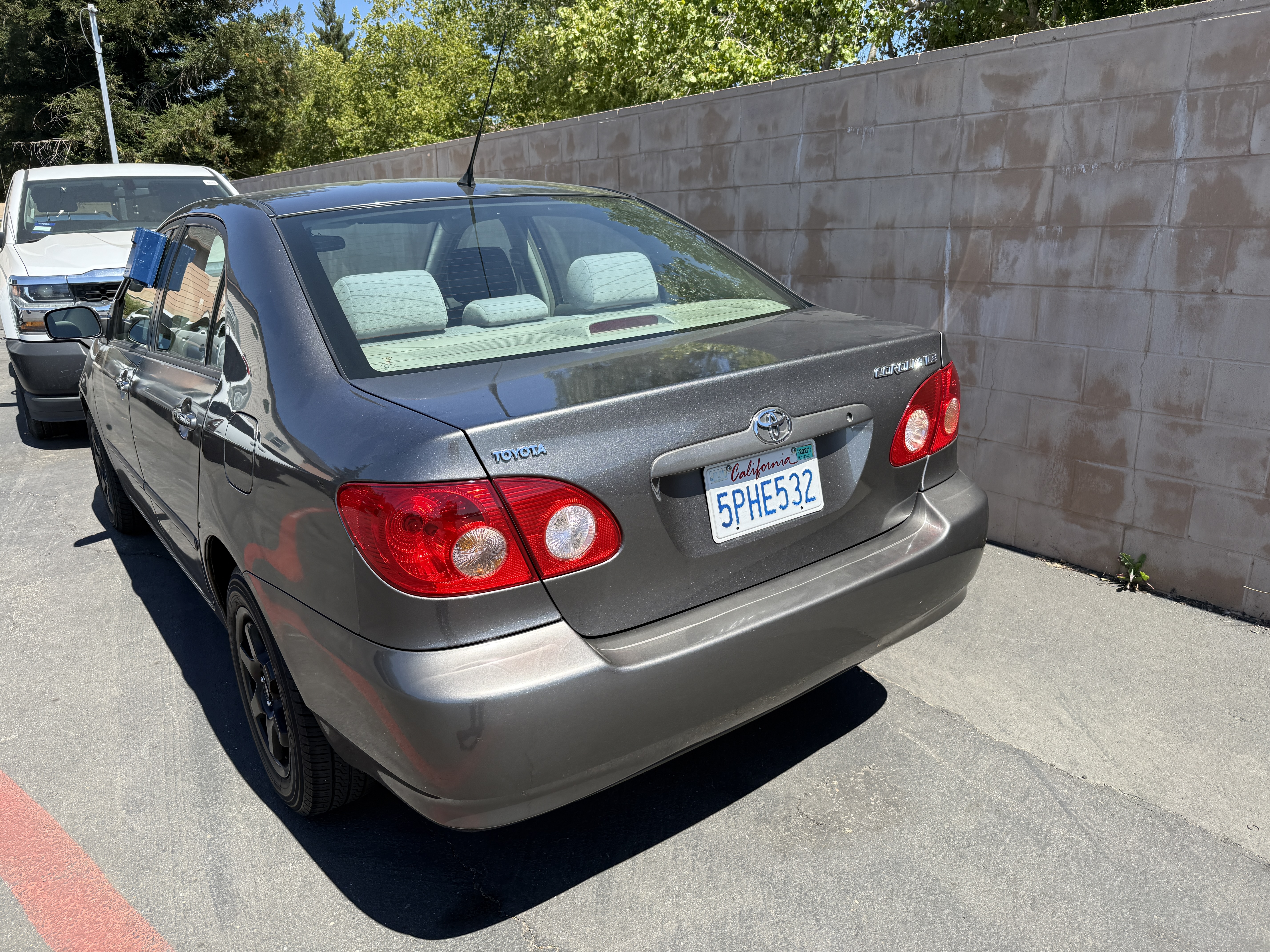 Used 2005 Toyota Corolla LE FWD image 2