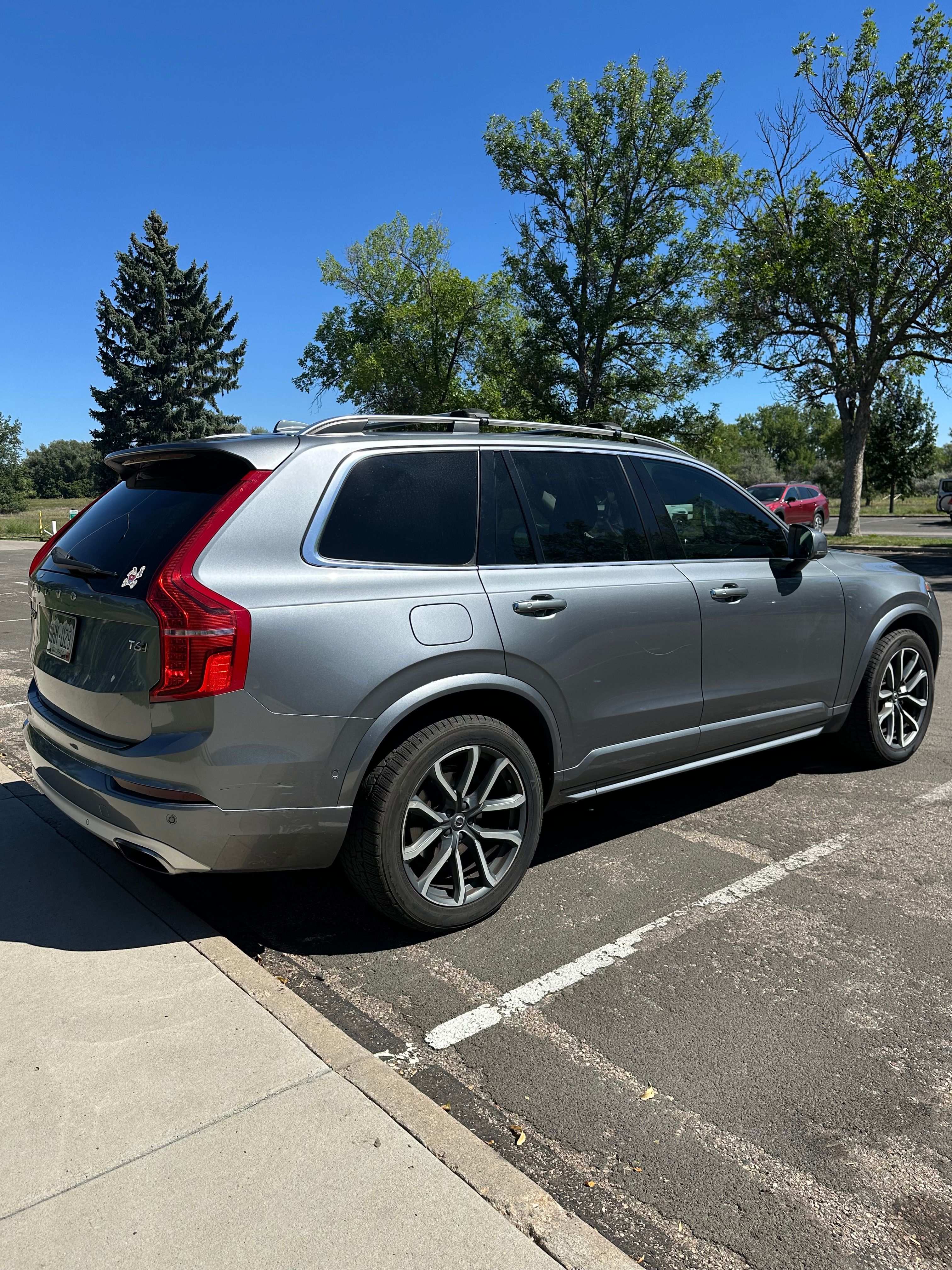Used 2016 Volvo XC90 T6 Momentum w/ Momentum Plus Package AWD/4WD image 9