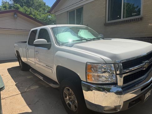 Used 2008 Chevrolet Silverado 2500 LTZ w/ Suspension Package, Off-Road AWD/4WD image 2