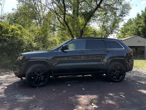 Used 2015 Jeep Grand Cherokee Altitude image 2