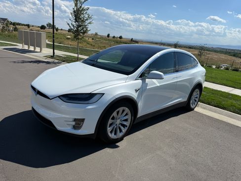 Used 2018 Tesla Model X 75D AWD/4WD image 9