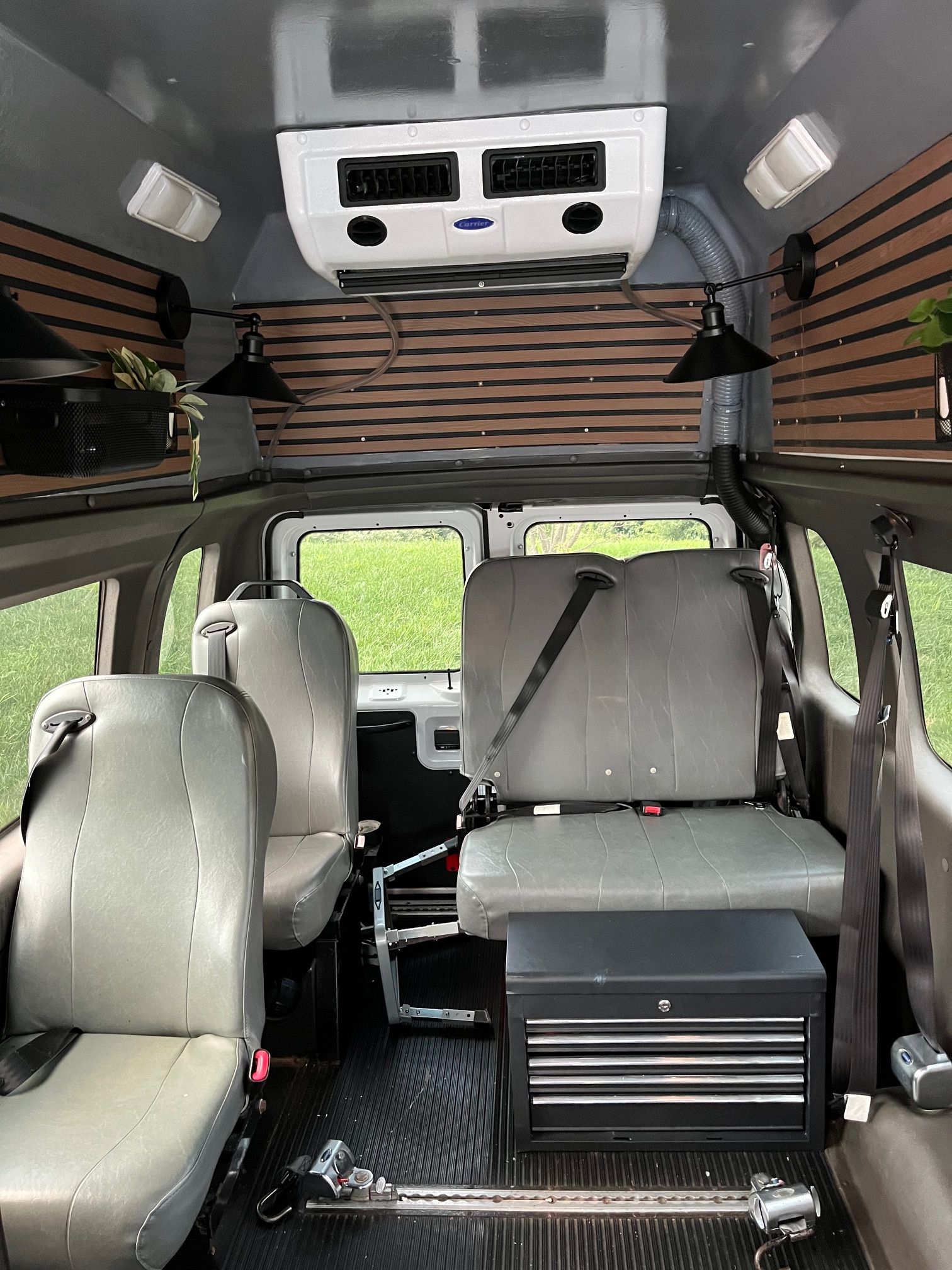 Used 2010 Ford E-350 and Econoline 350 Extended Super Duty RWD image 25