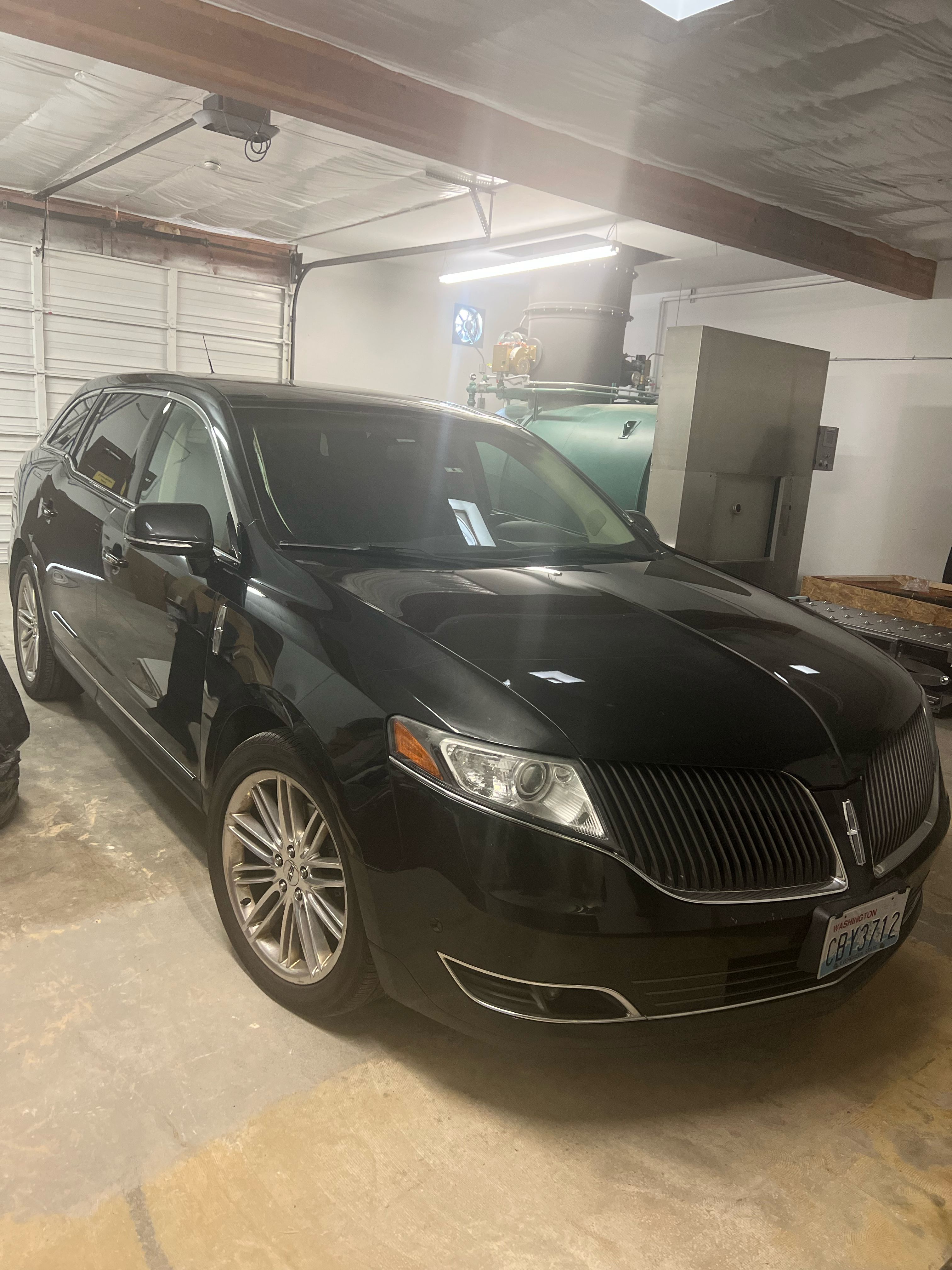 Used 2014 Lincoln MKT AWD w/ Equipment Group 201A image 1
