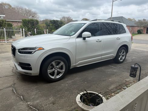 Used 2017 Volvo XC90 T5 Momentum w/ Momentum Plus Package image 12