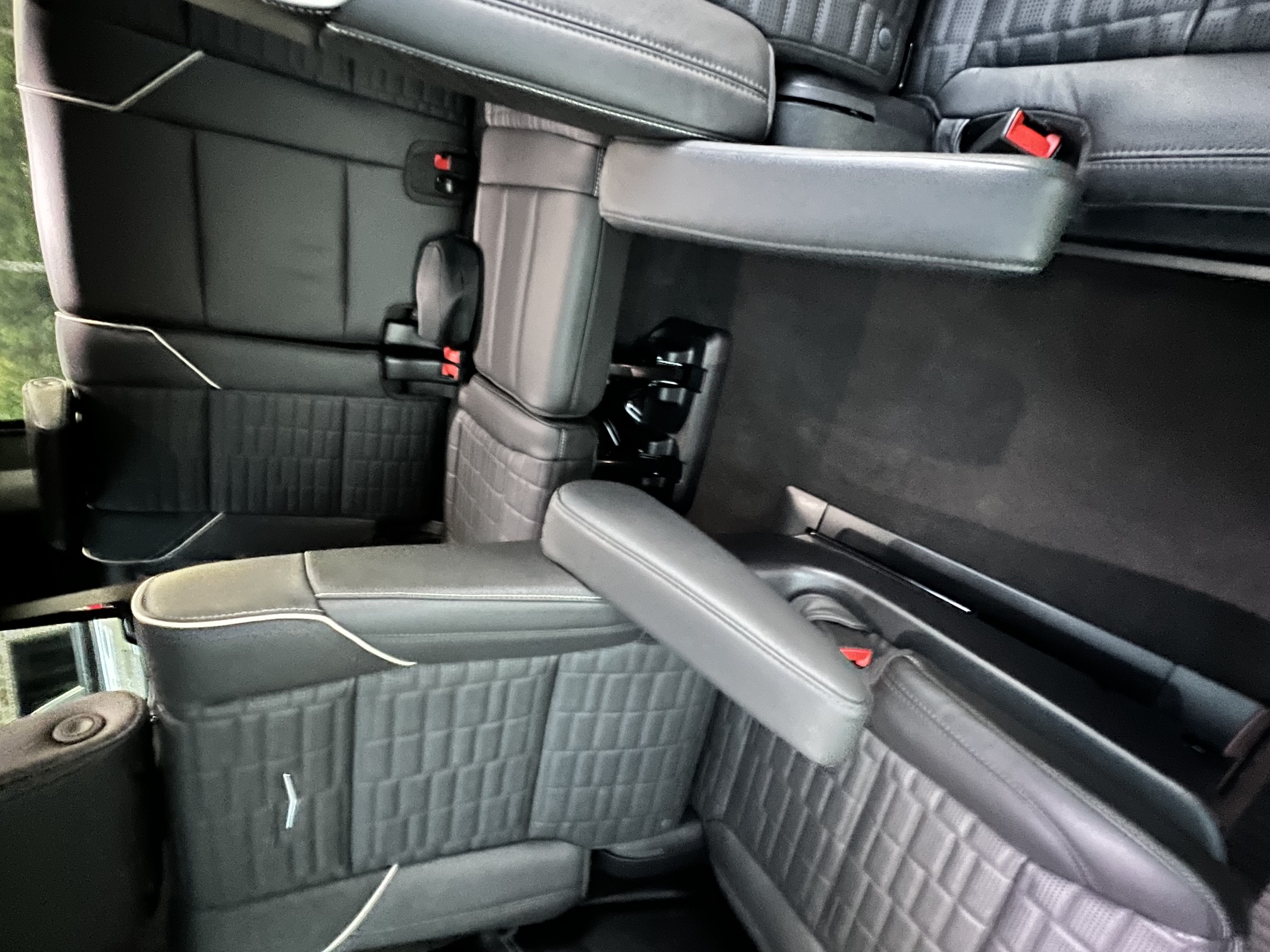 Used 2025 Cadillac Escalade Sport Platinum w/ LPO, ONYX Package AWD/4WD image 4