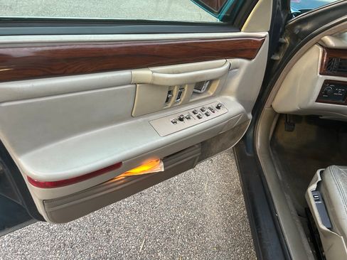 Used 1995 Cadillac De Ville Sedan FWD image 5