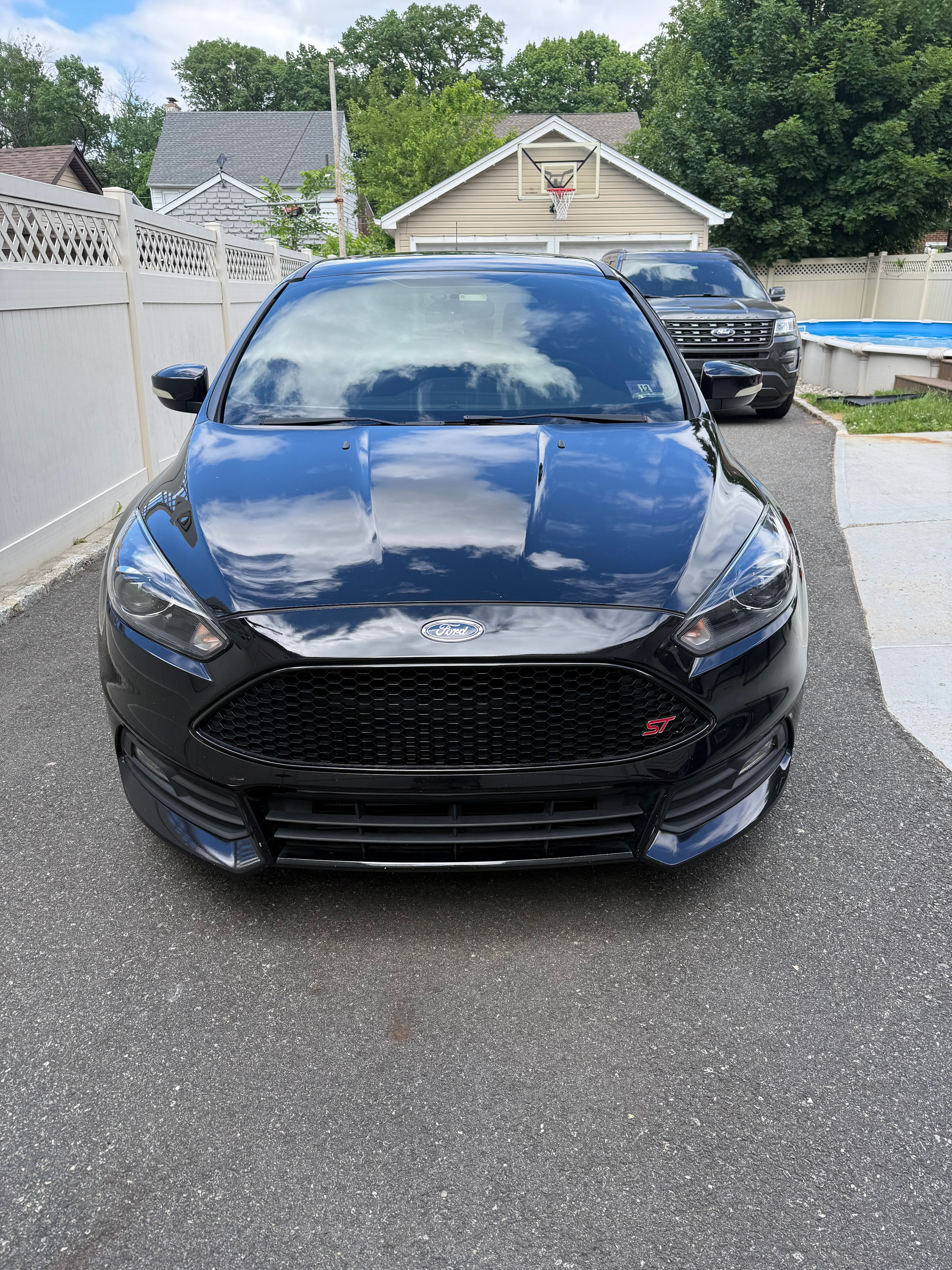Used 2018 Ford Focus ST w/ Equipment Group 402A FWD image 2