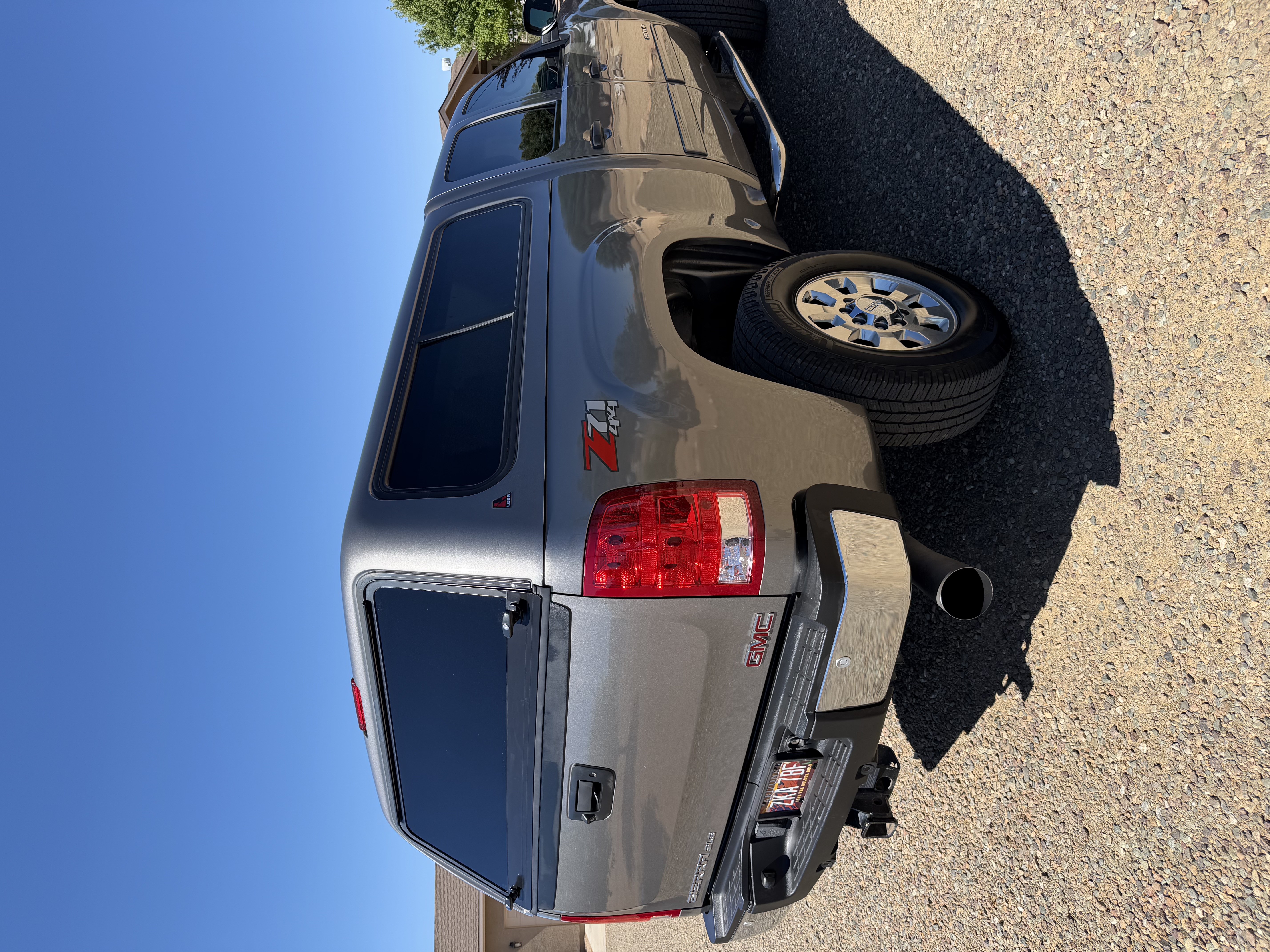 Used 2014 GMC Sierra 2500 SLE w/ SLE Preferred Package AWD/4WD image 4