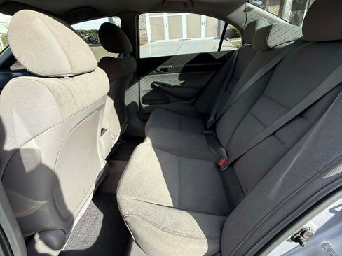 Used 2010 Honda Civic DX-VP image 6