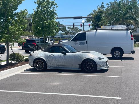Used 2016 MAZDA MX-5 Miata Club image 1