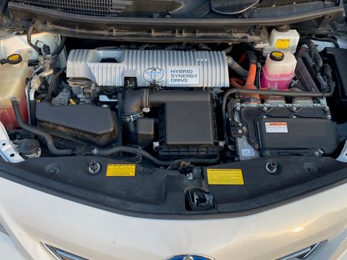 Used 2013 Toyota Prius V Five image 17