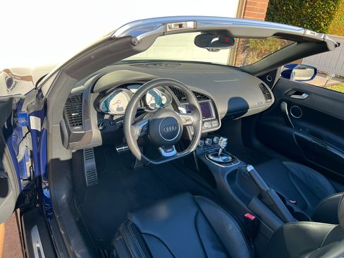 Used 2014 Audi R8 V8 w/ Full Leather Package image 22