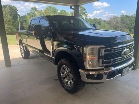 Used 2024 Ford F250 XLT w/ FX4 Off-Road Package image 4