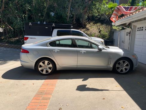 Used 2010 Jaguar XF Luxury image 1