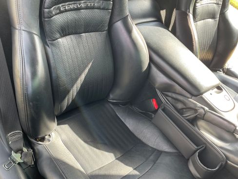 Used 2002 Chevrolet Corvette Coupe w/ Preferred Equipment Group2 RWD image 9