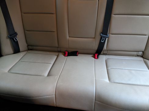 Used 2010 Mercedes-Benz E 350 4MATIC Sedan image 4