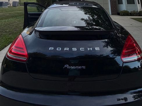 Used 2016 Porsche Panamera image 16