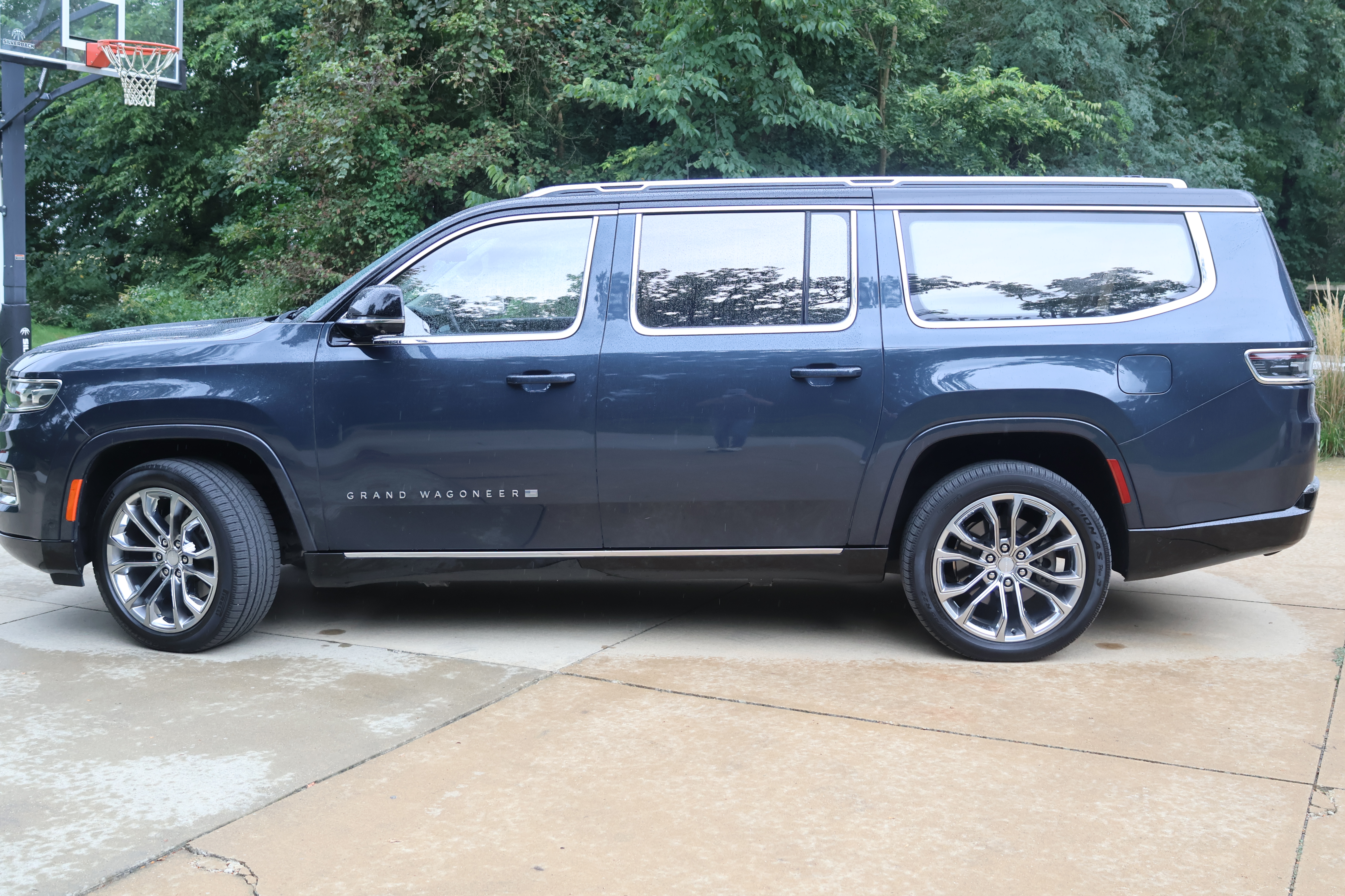 Used 2023 Jeep Grand Wagoneer L Series II w/ Premium Group II AWD/4WD image 15