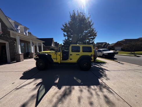 Used 2022 Jeep Wrangler Unlimited Sport w/ Xtreme Recon 35" Tire Package AWD/4WD image 26